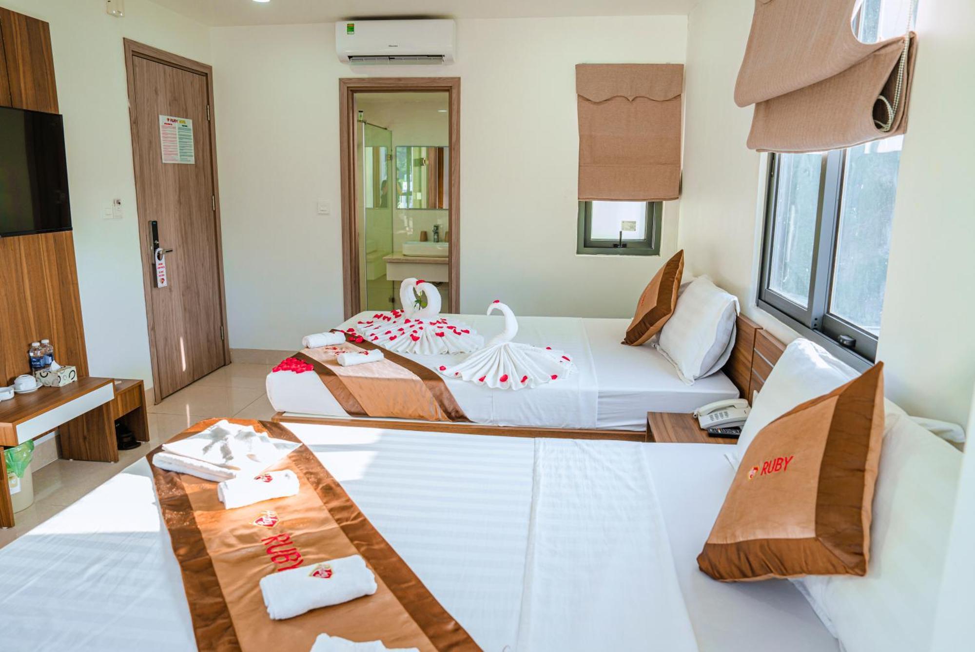 Ruby Hotel Cat Ba Dong Khe Sau エクステリア 写真